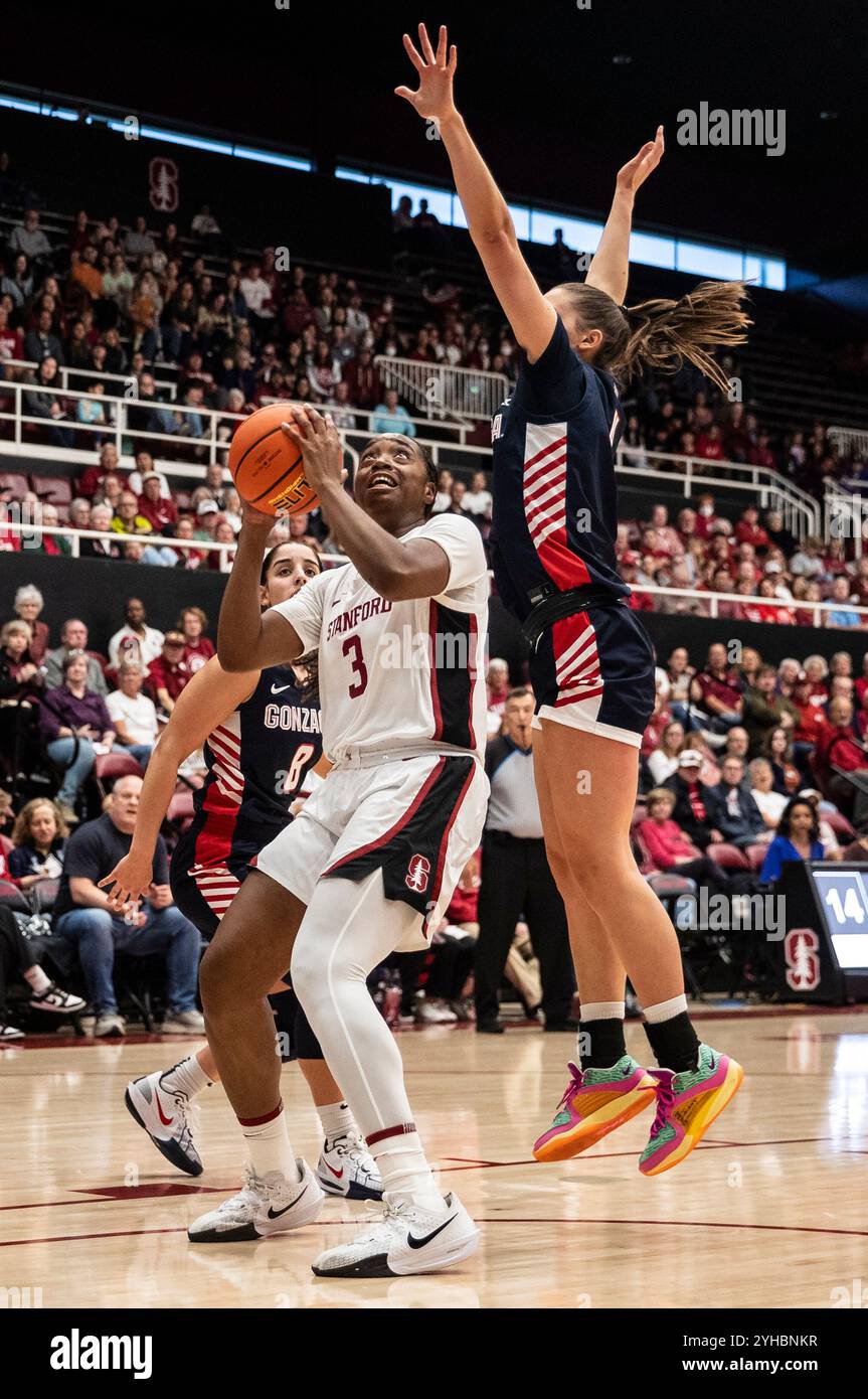 10 novembre 2024 Palo Alto CA, États-Unis L'attaquant de Stanford Nunu Agara (3) tire le ballon lors du match de basket féminin NCAA / ACC entre les Bulldogs de Gonzaga et le Cardinal de Stanford. Stanford a battu Gonzaga 89-58 au Maples Pavilion Stanford, CA. Thurman James /CSM Banque D'Images