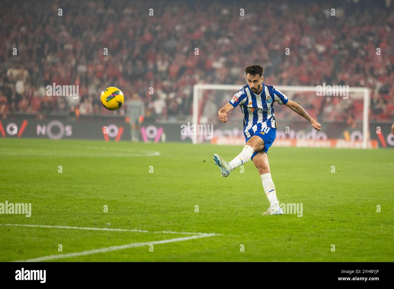 Fabio Vieira de Porto vu en action lors de la 11ème manche de la Liga Portugal Betclic, entre Benfica et Porto. Score final ; Benfica 4:1 Porto. (Photo Nuno Branco / SOPA images/SIPA USA) Banque D'Images