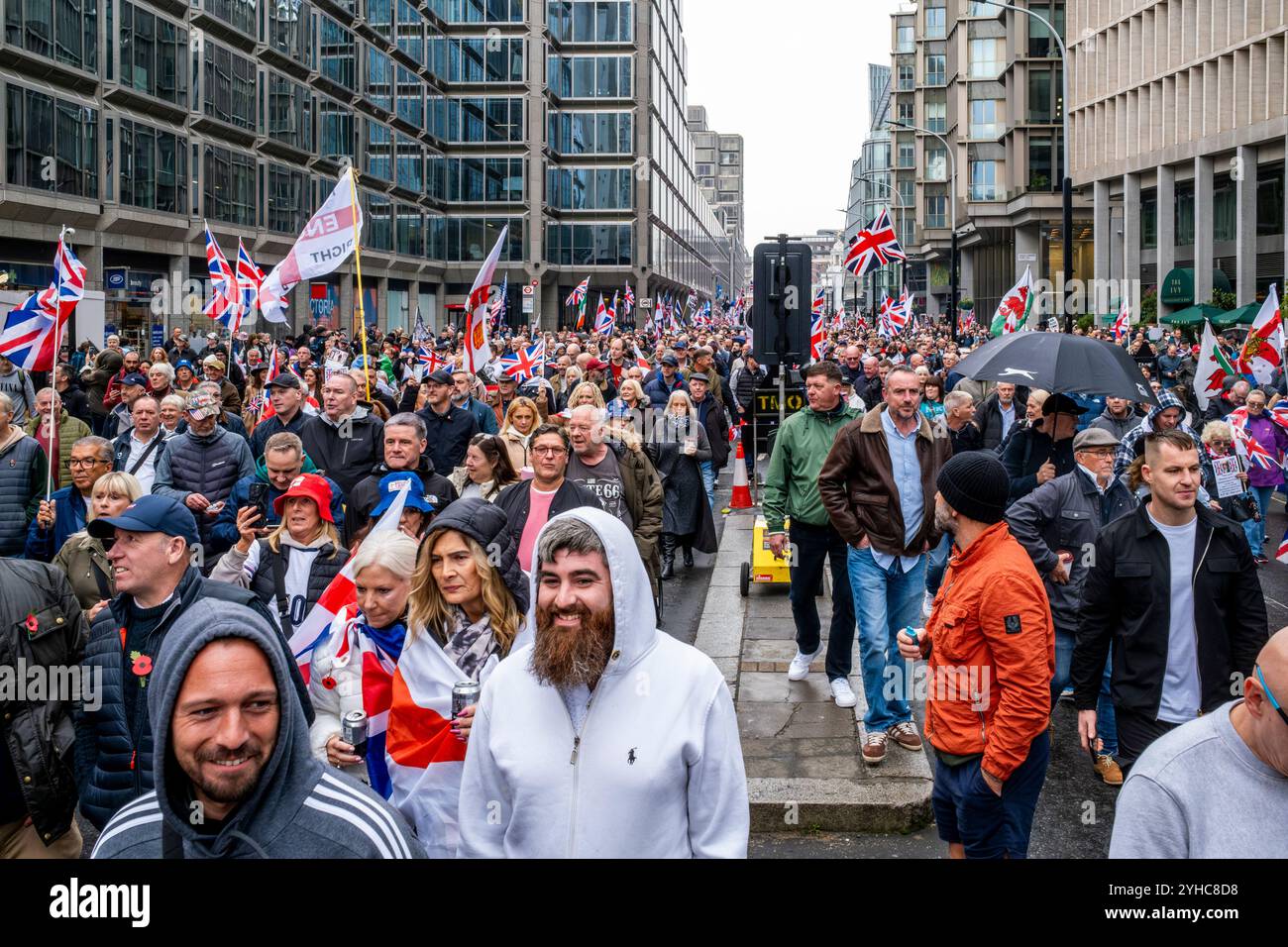 Des milliers de Britanniques défilent dans le centre de Londres lors d'Un rassemblement « Unite the Kingdom » organisé par le militant politique Tommy Robinson, Londres, Royaume-Uni Banque D'Images