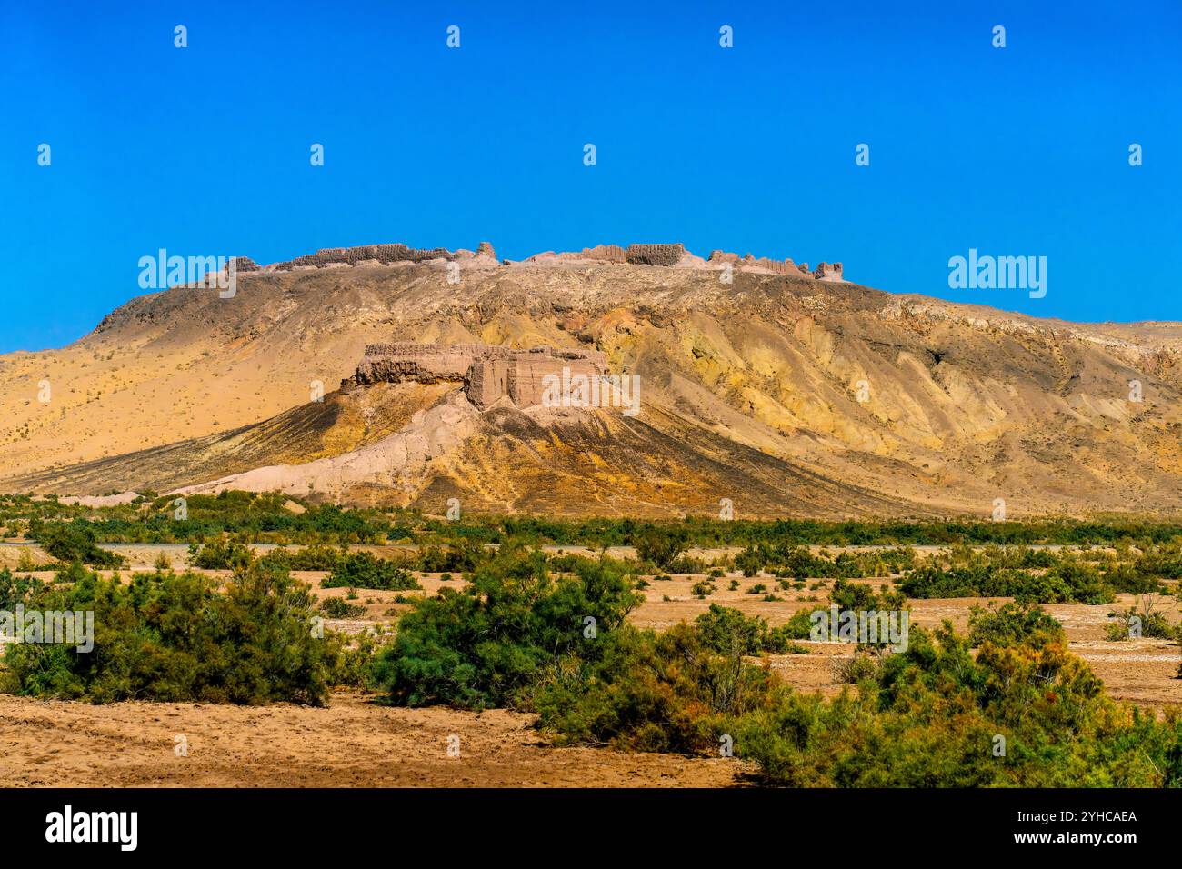 Vue sur Ayaz-Kala, les ruines de l'un des plus grands châteaux de l'ancien Khorezm. Ouzbékistan. Ayaz Kala est situé sur le côté ouest du Sultan-Uiz- Banque D'Images