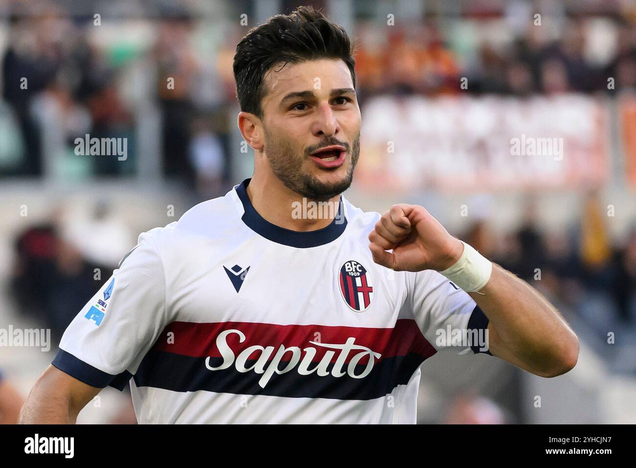 Riccardo Orsolini du Bologna FC célèbre après avoir marqué le but de 1-2 lors du match de Serie A entre L'AS Roma et le Bologna FC au stade Olimpico à Rome (Italie), le 10 novembre 2024. Banque D'Images