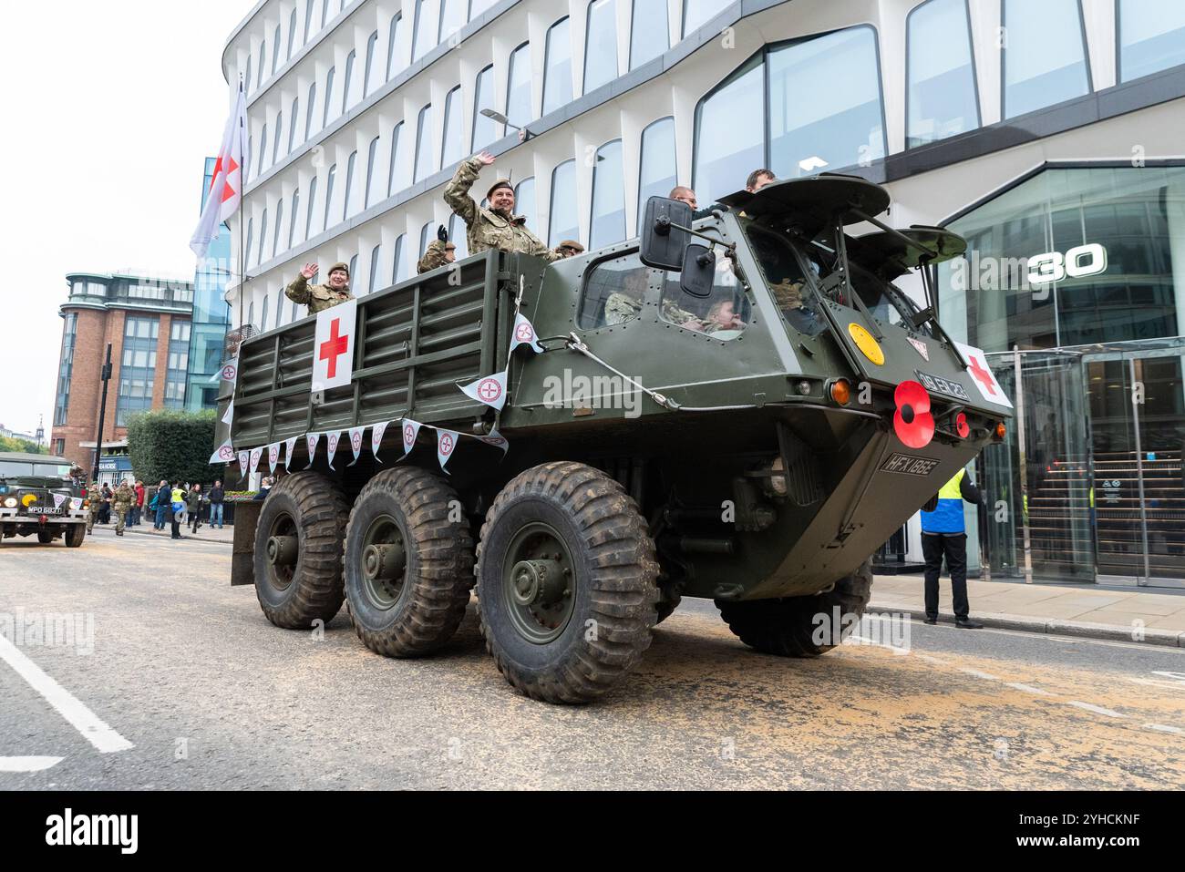 Soins infirmiers de premiers secours Yeomanry (Princess Royal's Volunteer corps) (FANY) (PRVC) au défilé Lord Mayor's Show 2024 dans la ville de Londres, Royaume-Uni. Banque D'Images