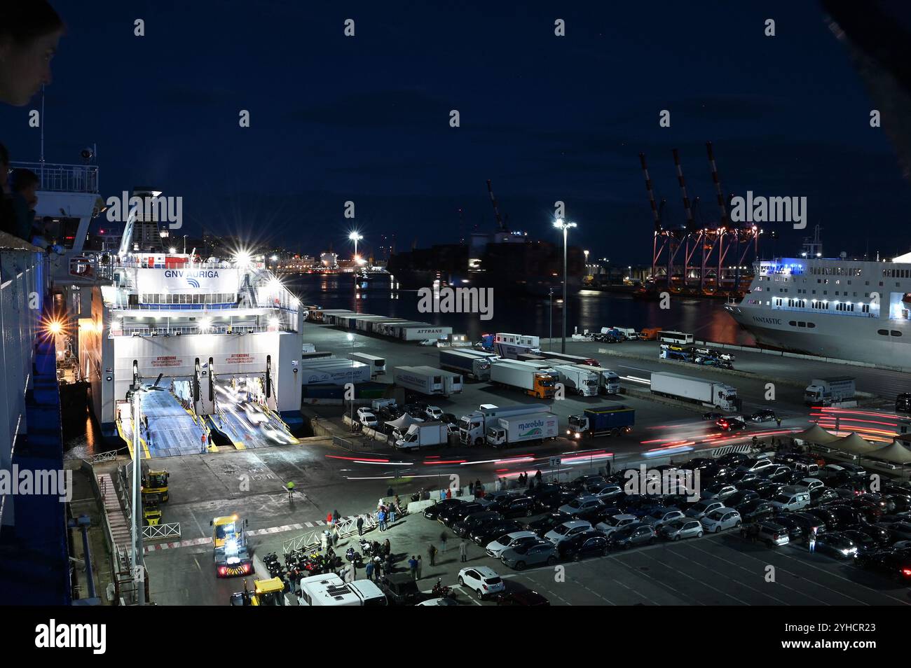 Port de ferry de Gênes, terminal de Traghetti, Gênes, Italie Banque D'Images