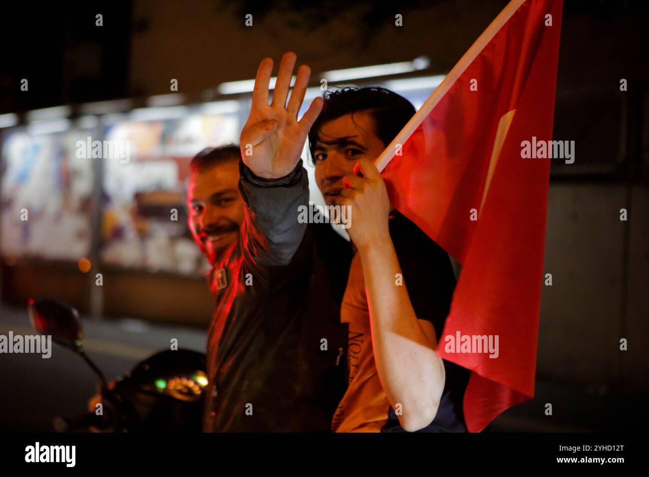 Gaziantep, Turkiye. 28 mai 2023. Les célébrations ont lieu à Gaziantep après la victoire du président turc Recep Tayyip Erdogan au second tour des élections de dimanche. Recep Tayyip Erdoğan a reçu 52,1% des voix au deuxième tour dimanche, son challenger Kemal Kilicdaroglu ayant remporté 47,9% Banque D'Images