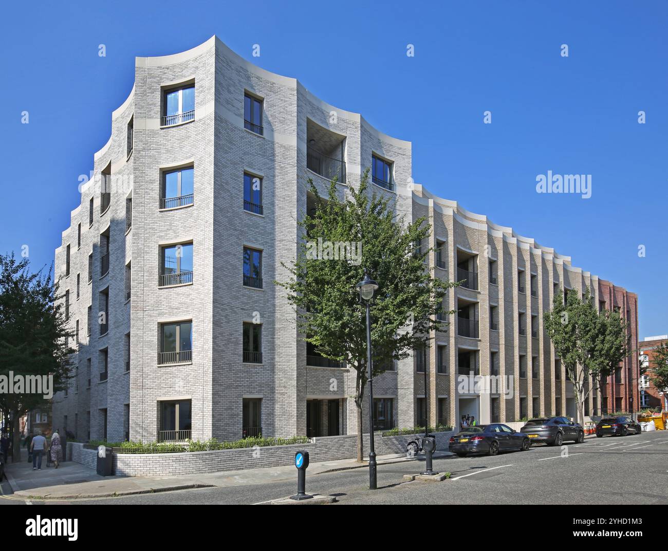 Nouveau développement de logements sur Cosway Street dans le quartier Marylebone de Londres, Royaume-Uni. Les façades sont formées de panneaux de brique festonnés distinctifs. Banque D'Images