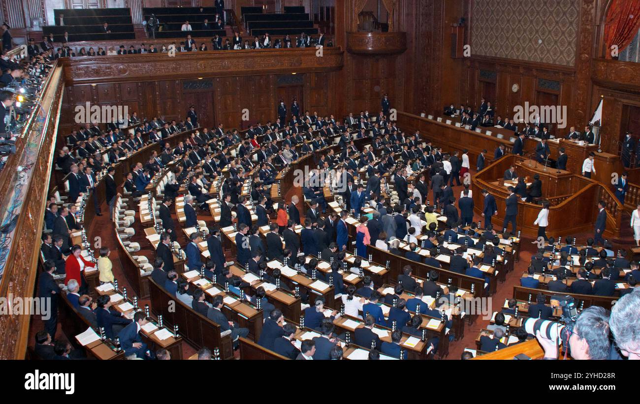 Tokyo, Japon. 11 novembre 2024. Les législateurs ont voté lors de l'élection du premier ministre lors de la 215e session spéciale de la Diète à la Chambre basse du Parlement à Tokyo, au Japon, le lundi 11 novembre 2024. Photo de Keizo Mori/UPI crédit : UPI/Alamy Live News Banque D'Images