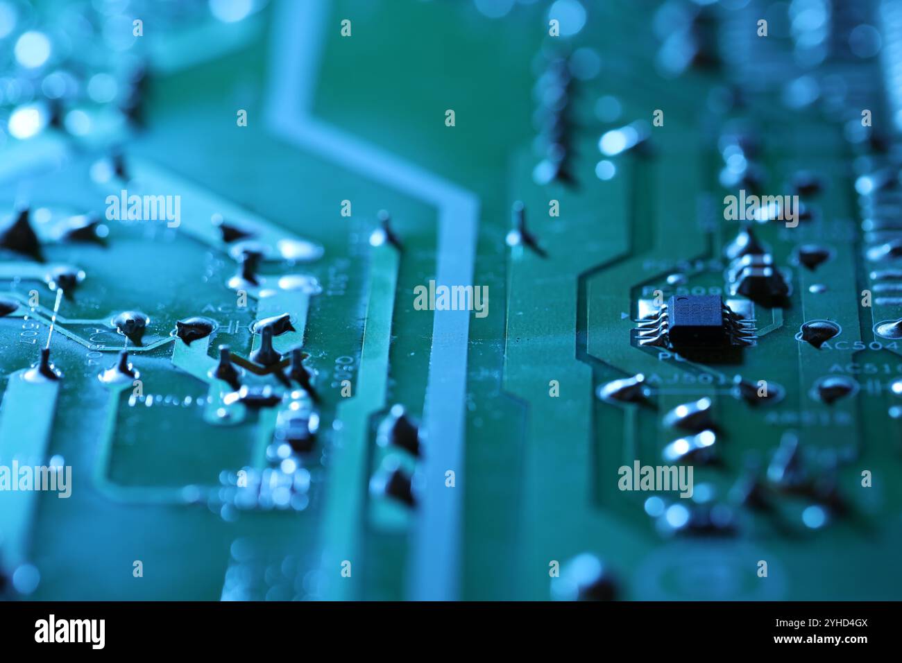 Carte de circuit imprimé d'ordinateur, vue macro. Ingénierie électronique Banque D'Images