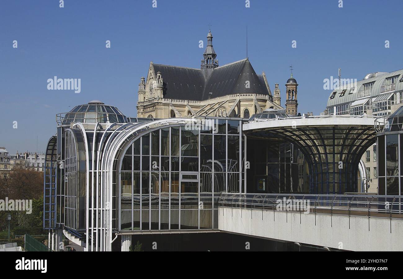 France, Paris, les Halles place (centre commercial moderne construit sur la place du marché du moyen âge, avant la reconstruction), Europe Banque D'Images