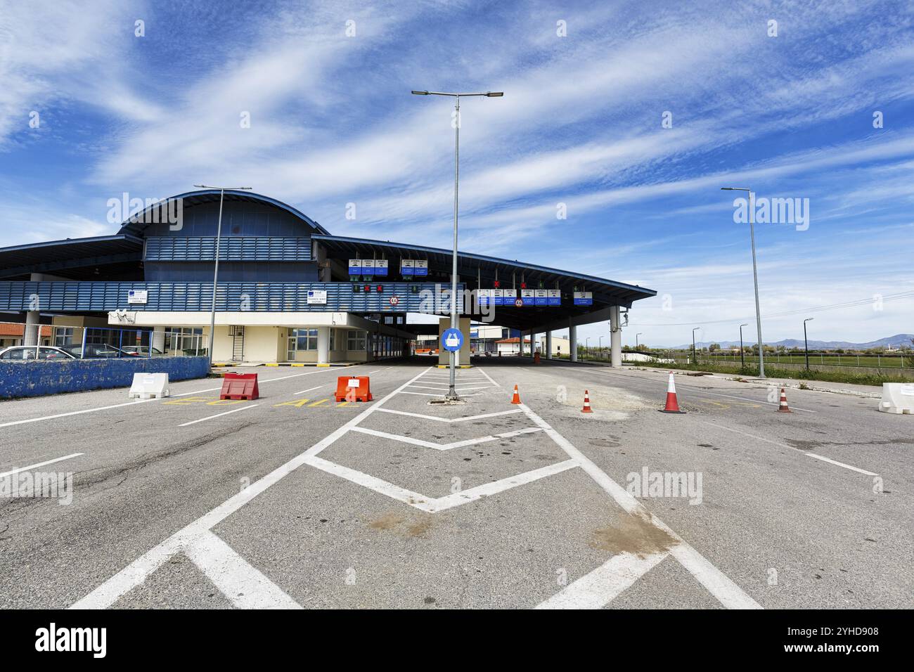 Poste frontalier déserté de Niki Medsitlija vers la Macédoine du Nord, fermé en raison d'une grève des douaniers grecs, pas de trafic de marchandises, avril 2024, Florina, Banque D'Images