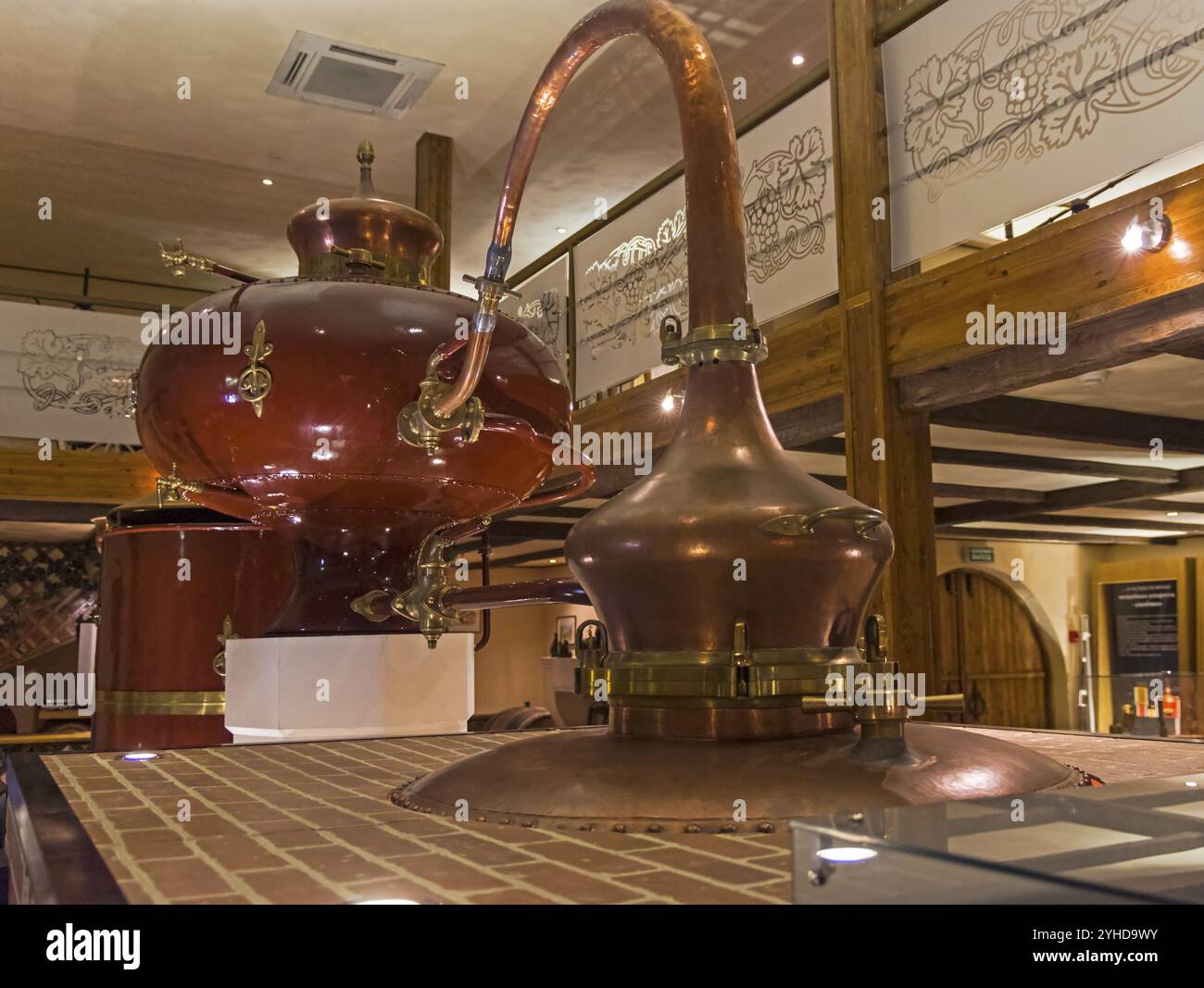 MOSCOU, RUSSIE, 17 JUIN 2017 : ancienne Charente alembique (un cube de distillation pour obtenir de l'alcool pour la production de cognac) dans le musée du cognac. Moscou Banque D'Images