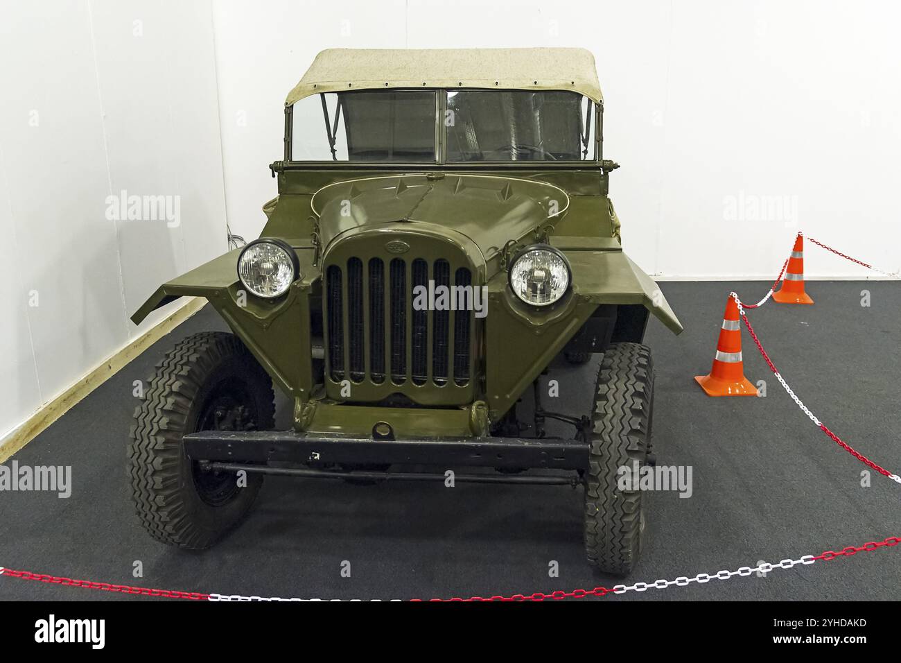 Moscou, Russie, 10 novembre 2018 : voiture GAZ-67B (fabriquée en 1950) à l'exposition des voitures anciennes et rares, Europe Banque D'Images