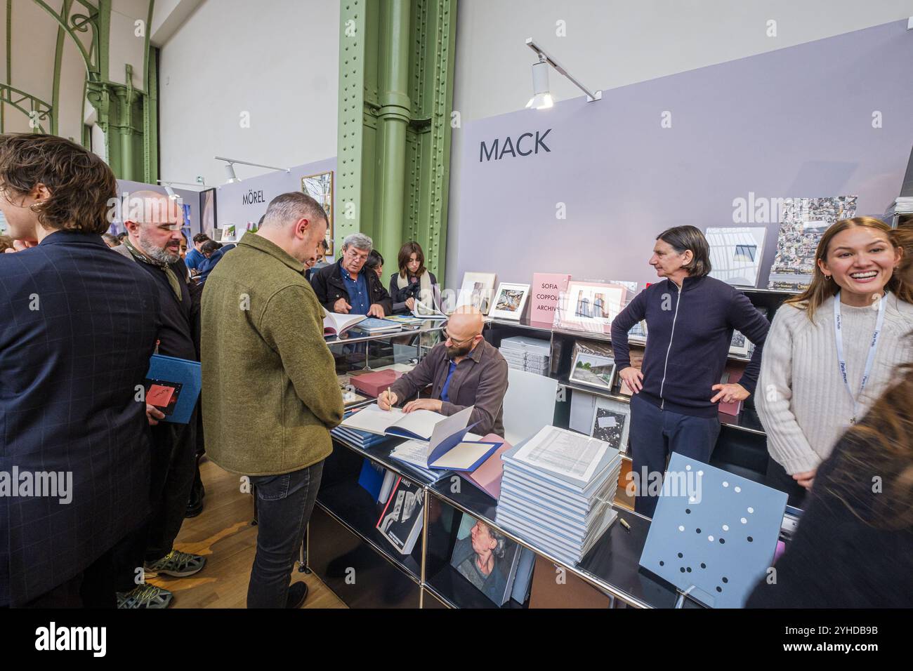 FRANCE. PARIS (75) (8ÈME ARRONDISSEMENT) PARIS PHOTO 2024. L'ÉVÉNEMENT CULTUREL 'PARIS PHOTO', DE RETOUR AU GRAND PALAIS EN 2024. LE PHOTOGRAPHE AMÉRICAIN RAY Banque D'Images