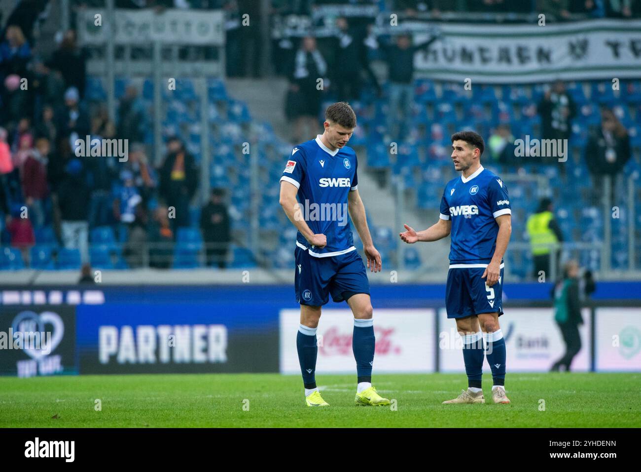 Andrin Hunziker (Karlsruher SC, #09), Robin Heußer (Karlsruher SC, #05) ist enttaeuscht ueber das Unentschieden, GER, Karlsruher SC (KSC) vs SC Preußen Muenster (SCP), Fussball 2. Bundesliga, 12 ans. Spieltag, saison 2024/2025, 10.11.2024 la réglementation DFB/DFL interdit toute utilisation de photographies comme séquences d'images et/ou quasi-vidéo Foto : Eibner-Pressefoto/Michael Memmler Banque D'Images