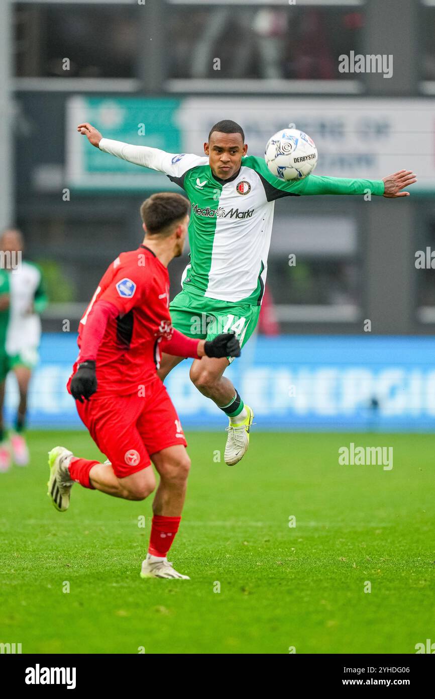 Almere, pays-Bas. 10 novembre 2024. Almere - {personnes} lors de la douzième manche de la saison Eredivisie 2024/2025. Le match se déroule entre Almere City FC et Feyenoord au Yanmar Stadion le 10 novembre 2024 à Almere, aux pays-Bas. Crédit : Box to Box Pictures/Alamy Live News Banque D'Images