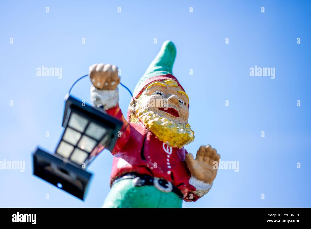 Grottes de Shenandoah Statue de Pixie Quicksburg Virginie // QUICKSBURG, Virginie — la statue de Pixie des grottes de Shenandoah sert de mascotte officielle de la grotte. Introduit au cours de la période de propriété d'Earl C. Hargrove Jr. à partir des années 1960, le Pixie est devenu une partie de l'expérience familiale des visiteurs des cavernes. La mascotte représente l'un des nombreux ajouts faits pour améliorer l'expérience des clients à l'attraction historique de la grotte. Banque D'Images