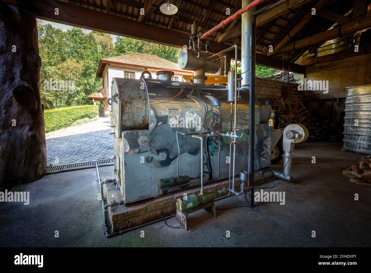 Chaudière pour distillation de Cachaça à la distillerie Alambique Flor do Vale Cachaça - Canela, Rio Grande do Sul, Brésil Banque D'Images