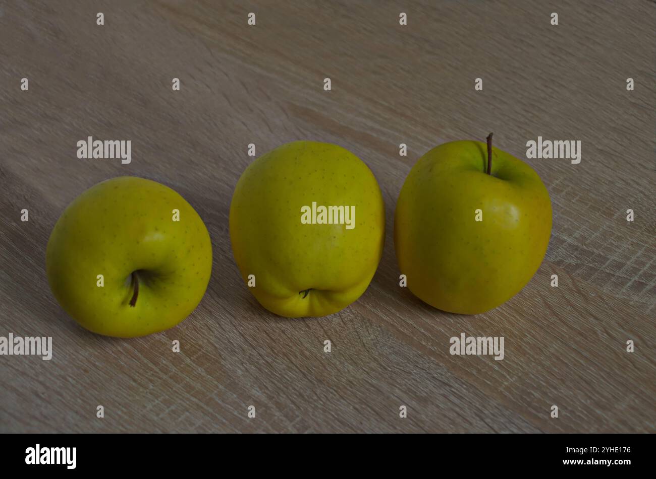 Groupe de pommes de fruits frais prêts à la consommation directe et à la transformation, peut être utilisé comme arrière-plan, Sofia, Bulgarie Banque D'Images