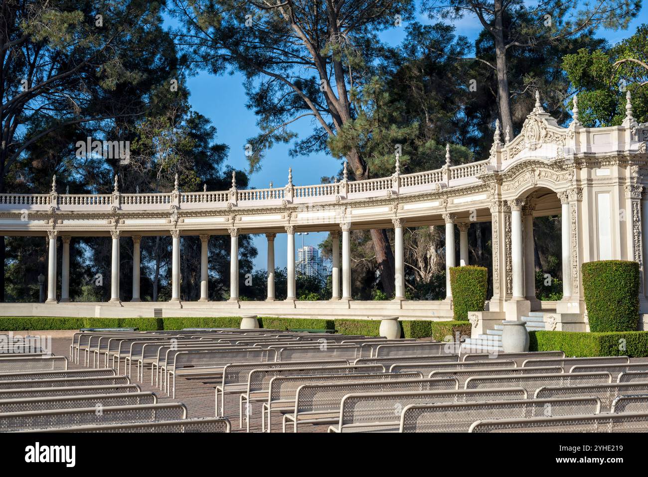 Vue sur le pavillon d'orgue Spreckels par une matinée tranquille. Balboa Park, San Diego, Californie. Banque D'Images