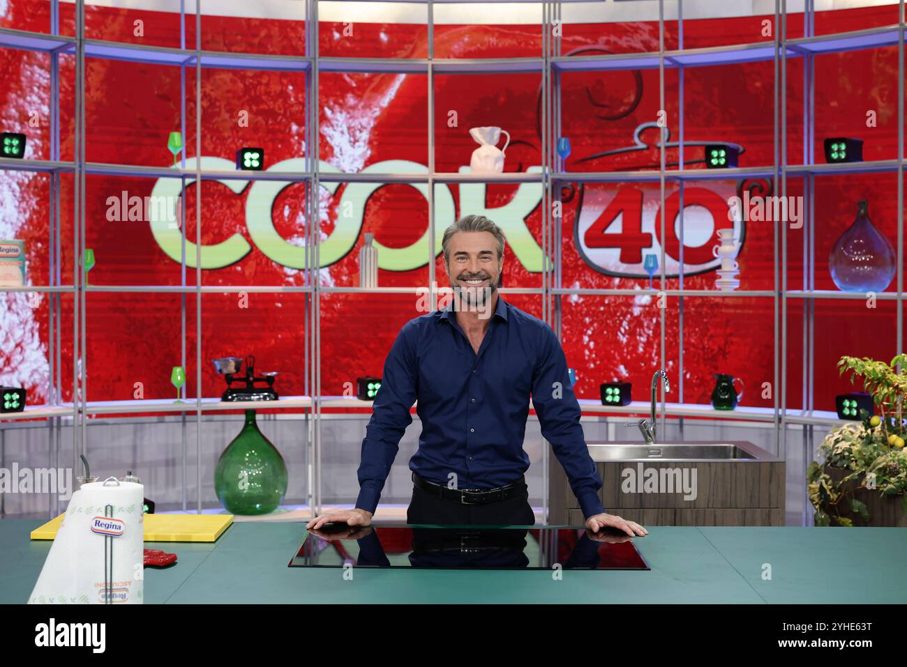 Napoli, Italie. 11 novembre 2024. Napoli 11 novembre 2024, studi televisivi Rai programma Cook40 condotto da Flavio Montrucchio. (Photo de Alessandro Garofalo/Lapresse) crédit : LaPresse/Alamy Live News Banque D'Images