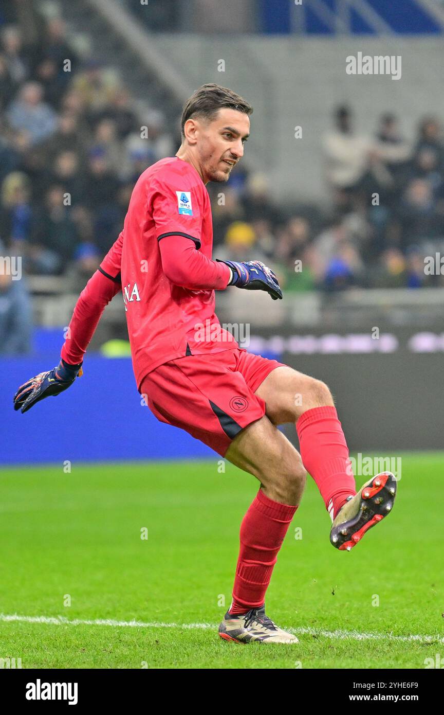 Milan, Italie. 10 novembre 2024. Le gardien Alex Meret de la SSC de Napoli, vu en action lors du match de football Serie A 2024/2025, entre l'Inter et la SSC de Napoli au stade Giuseppe Meazza. Score final : Inter 1:1 Napoli SSC. Crédit : SOPA images Limited/Alamy Live News Banque D'Images