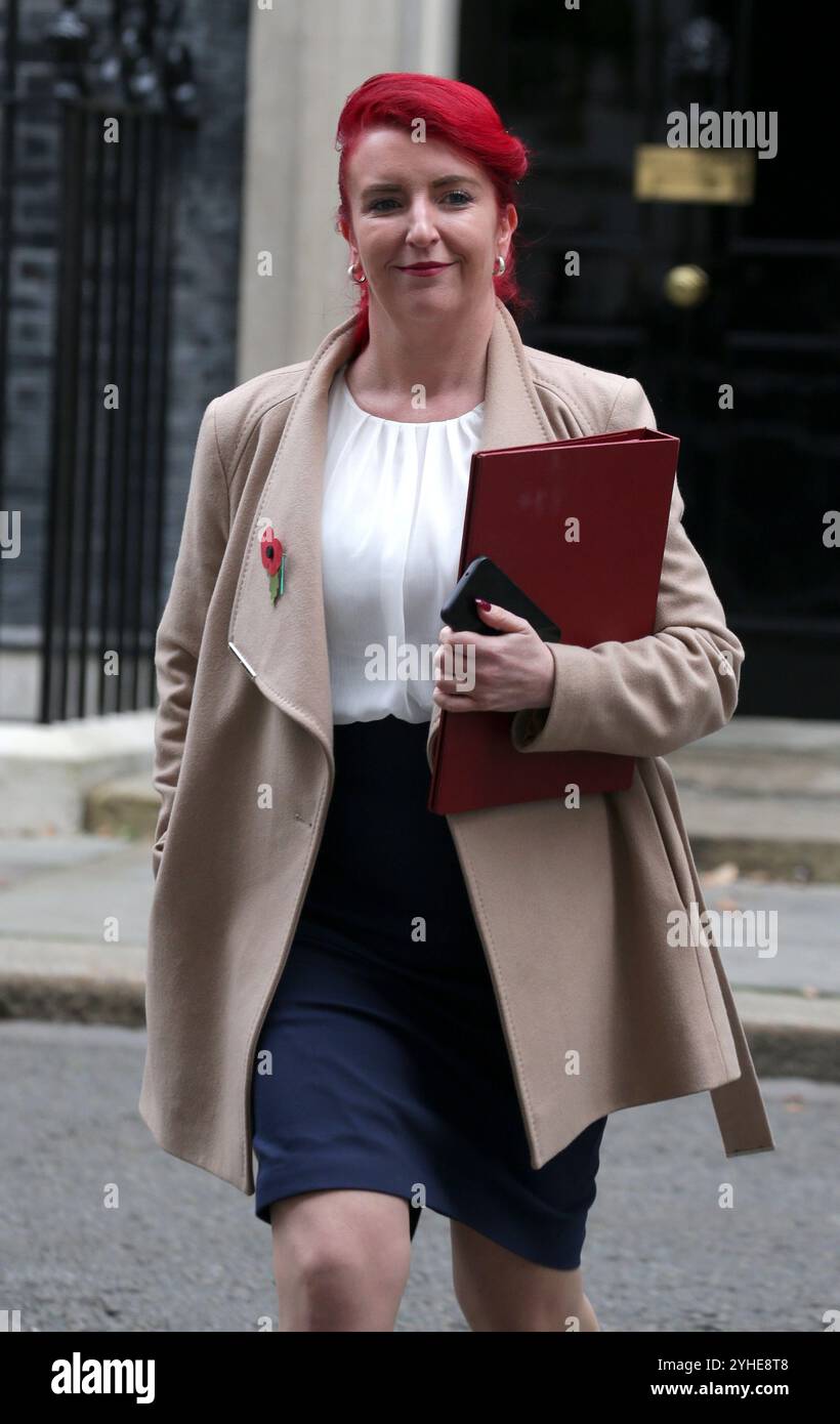 La secrétaire d'État aux Transports Louise Haigh quitte le 10 Downing Street après avoir assisté à une réunion du Cabinet à Londres, en Angleterre. Banque D'Images