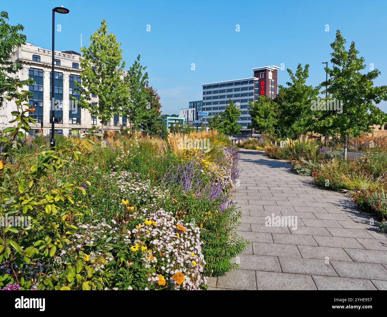 UK, South Yorkshire, Sheffield, Castlegate en regardant vers Sheffield Metropolitan Hotel. Banque D'Images