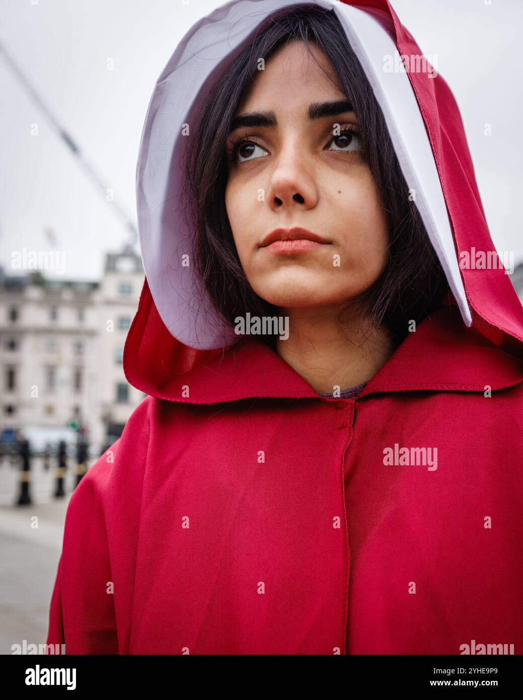 Portrait d'un manifestant à Londres suite au suicide d'une jeune fille afghane après des menaces d'expulsion de l'école pour violation des lois islamiques en iran. Banque D'Images