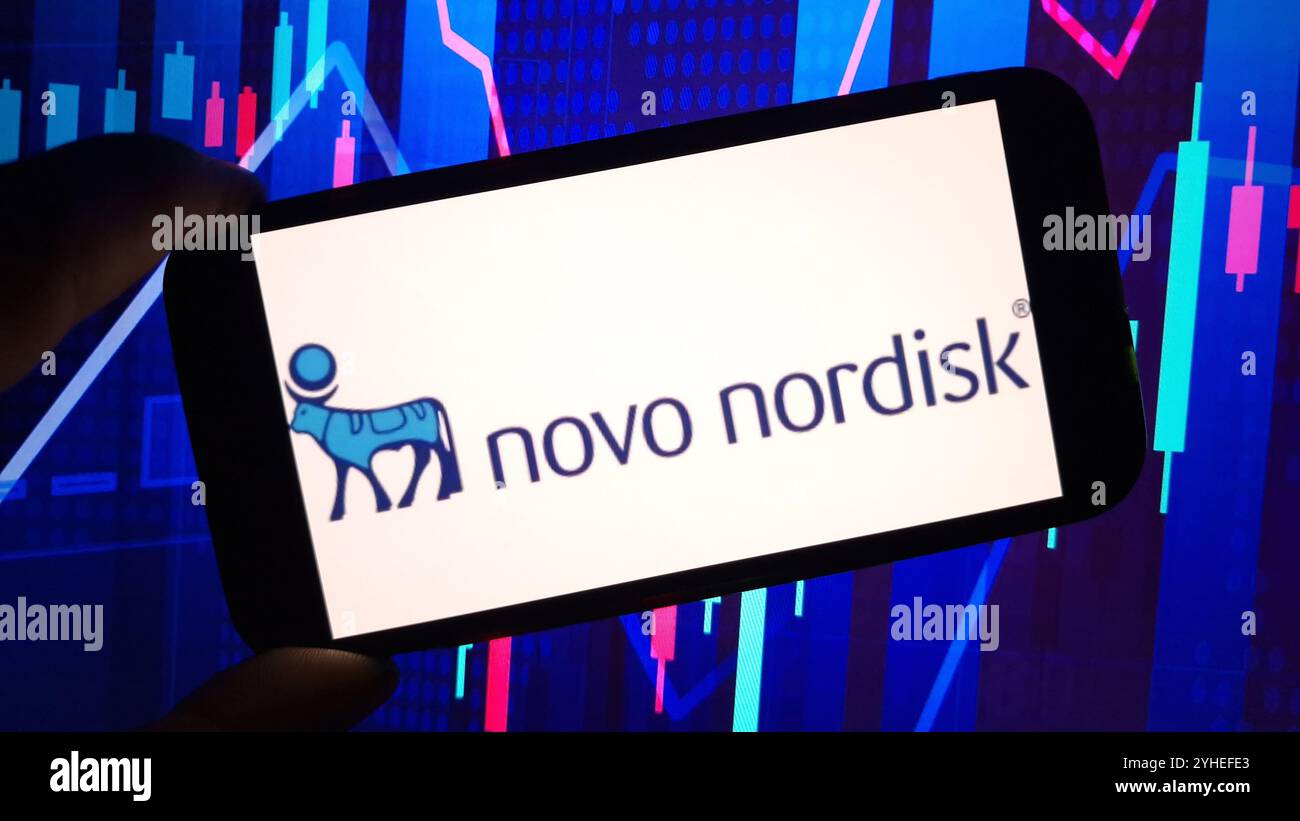 Konskie, Pologne - 10 novembre 2024 : logo de la société Novo Nordisk affiché sur le téléphone portable Banque D'Images