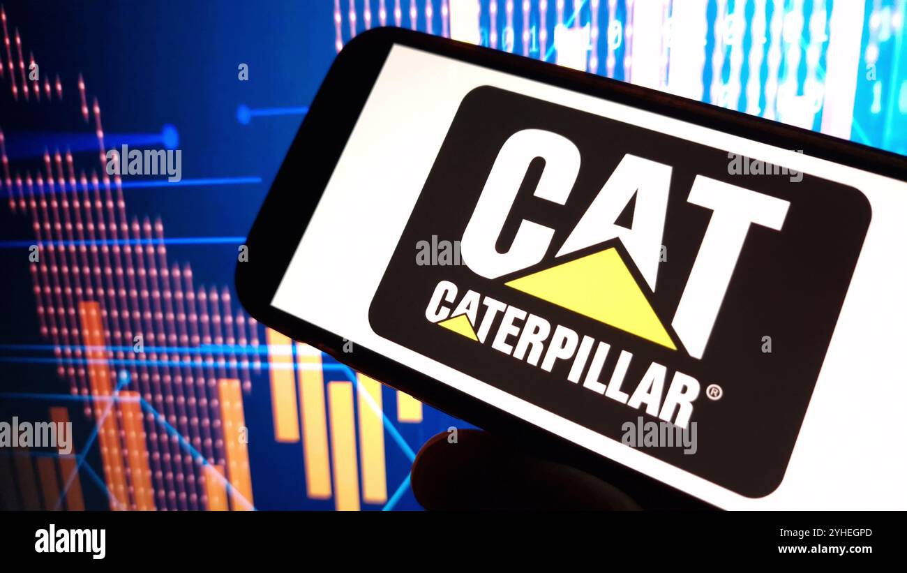 Konskie, Pologne - 10 novembre 2024 : logo de la société Caterpillar affiché sur le téléphone portable Banque D'Images