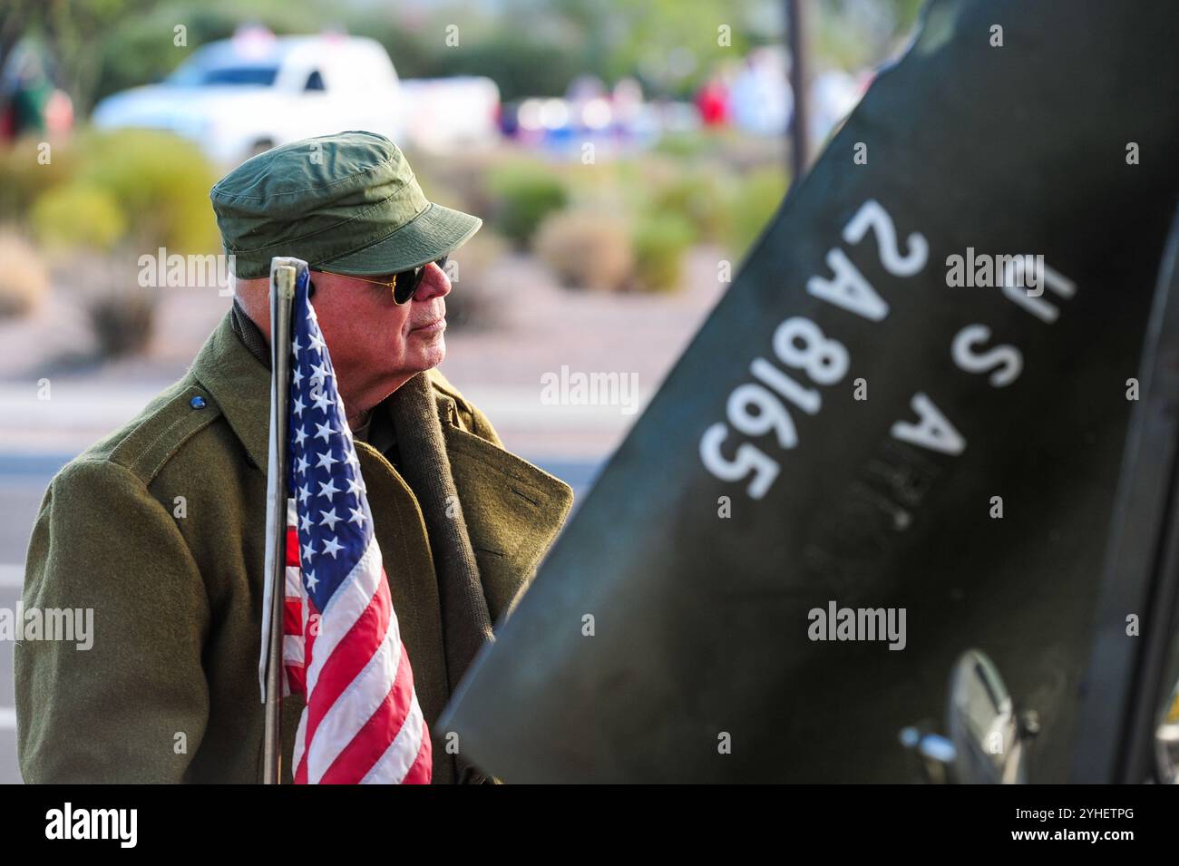 Apache Junction, Arizona, États-Unis. 11 novembre 2024. Les vétérans de toutes les branches des forces armées américaines ont été honorés alors que des centaines de personnes se sont rassemblées pour le défilé de la Journée des vétérans de cette année. L’événement annuel a présenté des vétérans militaires, des unités de service actif, des étudiants du JROTC, des premiers intervenants et des organisations civiques locales. Crédit : ZUMA Press, Inc/Alamy Live News Banque D'Images