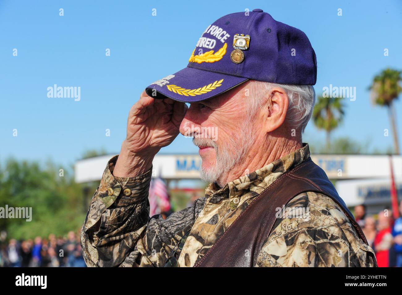 Apache Junction, Arizona, États-Unis. 11 novembre 2024. Les vétérans de toutes les branches des forces armées américaines ont été honorés alors que des centaines de personnes se sont rassemblées pour le défilé de la Journée des vétérans de cette année. L’événement annuel a présenté des vétérans militaires, des unités de service actif, des étudiants du JROTC, des premiers intervenants et des organisations civiques locales. Crédit : ZUMA Press, Inc/Alamy Live News Banque D'Images