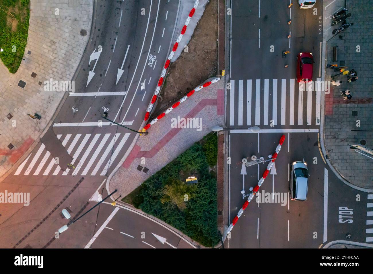 Vue aérienne des travaux de construction dans une route urbaine de Saragosse, Espagne Banque D'Images