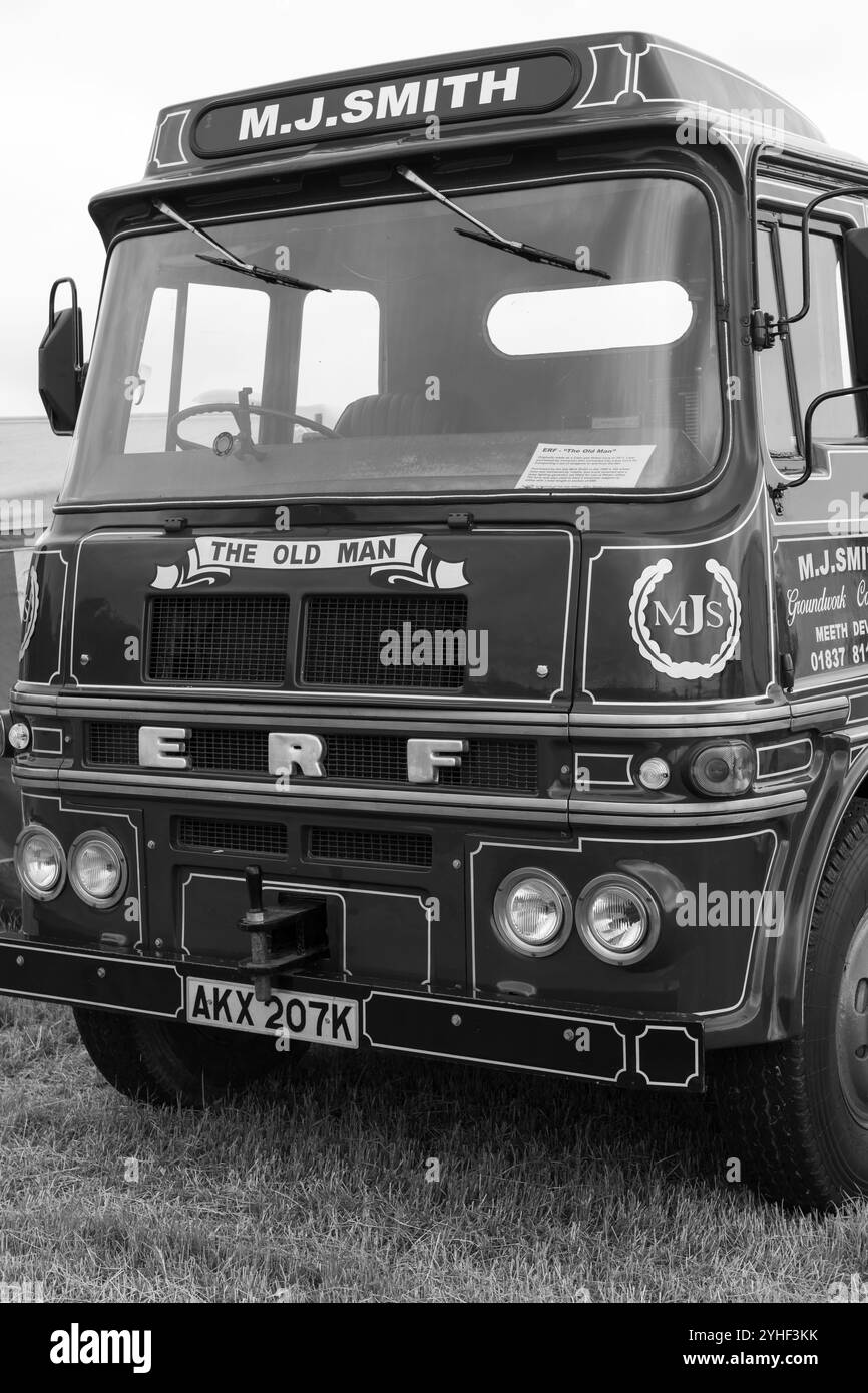 Low Ham.Somerset.Royaume-Uni. 20 juillet 2024.UN ERF LV de 1971 est exposé au Somerset Steam and Country Show Banque D'Images