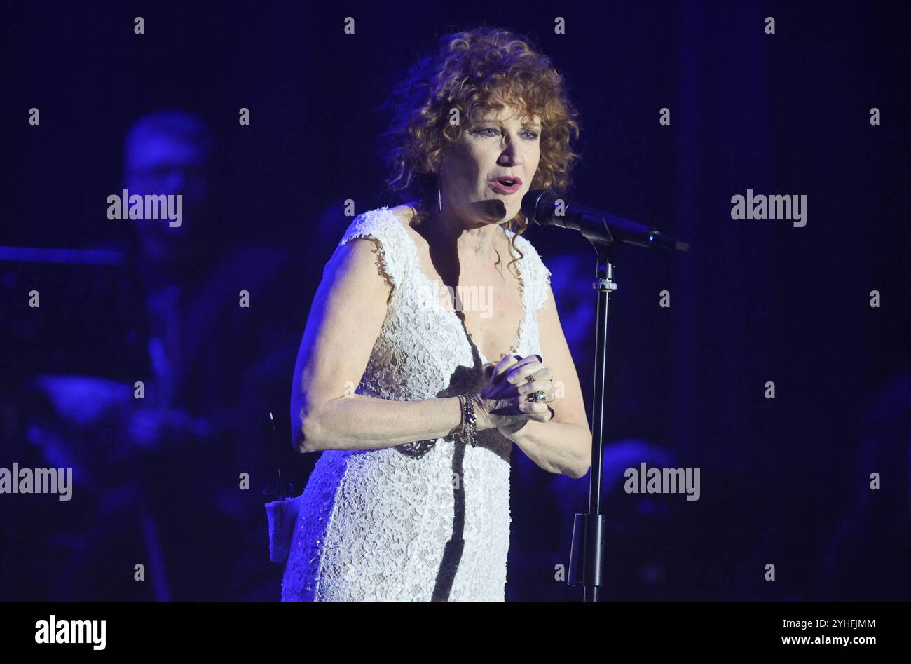 Artiste italien Live Music Show - Fiorella Mannoia live nei teatri 2024 la chanteuse italienne Fiorella Mannoia sur scène au Teatro Europauditorium lors de sa tournée dans les théâtres. Bologne, 11 novembre 2024 - photo Michele Nucci Bologna, Italia Teatro Europauditorium Italy Copyright : xMichelexNuccix/xLiveMediax LPM 1608837 Banque D'Images