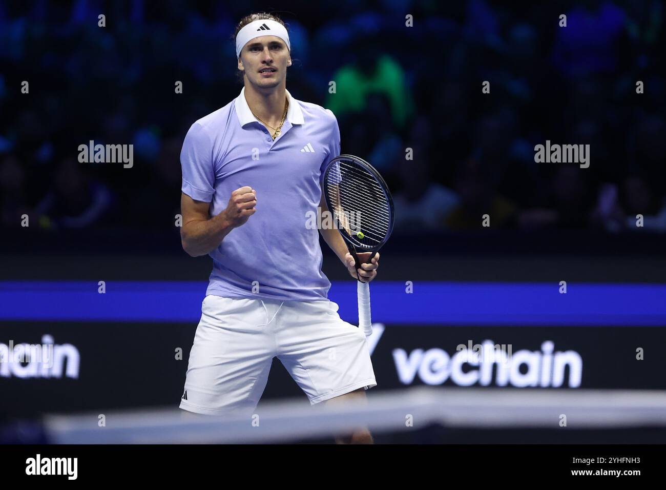 Turin, Italie. 11 novembre 2024. Alexander Zverev, d’Allemagne, célèbre le match en simple Round Robin entre Alexander Zverev, d’Allemagne, et Andrey Rublev, de Russie, le deuxième jour de la finale du Nitto ATP World Tour. Crédit : Marco Canoniero/Alamy Live News Banque D'Images
