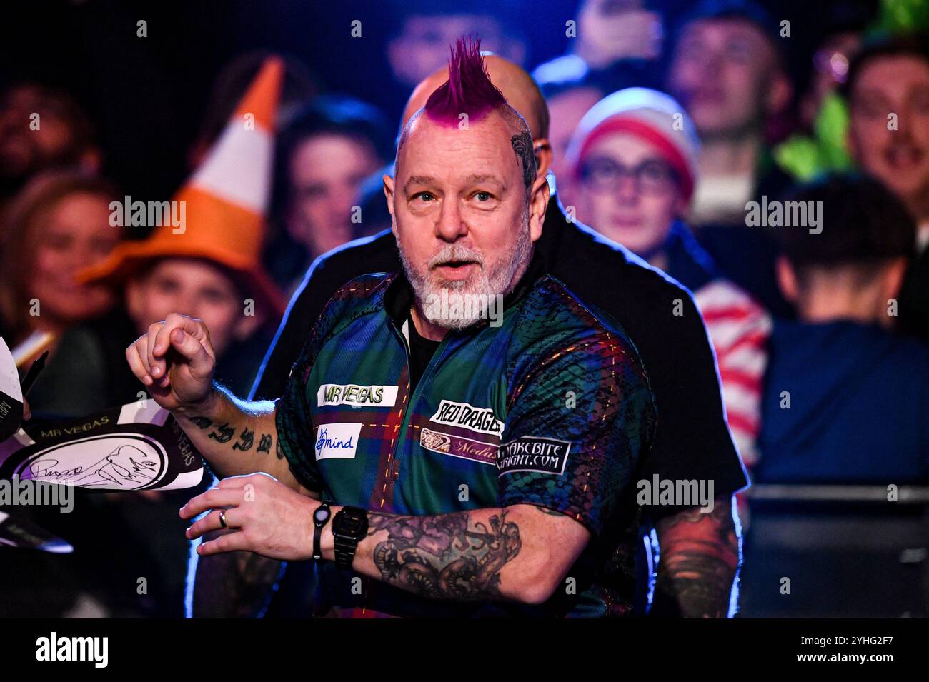 WV Active, Aldersley, Wolverhampton, Royaume-Uni. 11 novembre 2024. 2024 PDC Grand Chelem of Darts, jour 3 ; Peter Wright marche vers la scène pour leur match contre Rob Cross Credit : action plus Sports/Alamy Live News Banque D'Images