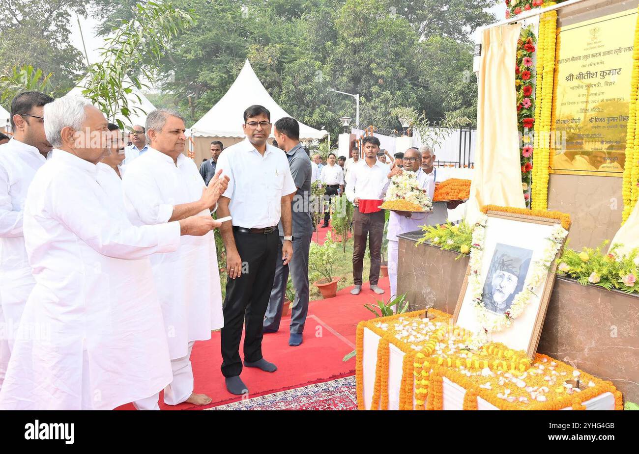 Patna, Inde. 11 novembre 2024. PATNA, INDE - 11 NOVEMBRE : le ministre en chef du Bihar, Nitish Kumar, dévoilant la statue de Maulana Abul Kalam Azad au Bharat Ratna Maulana Abul Kalam Azad Smriti Smarak Park, au Nehru Path le 11 novembre 2024 à Patna, en Inde. (Photo de Santosh Kumar/Hindustan Times/Sipa USA) crédit : Sipa USA/Alamy Live News Banque D'Images