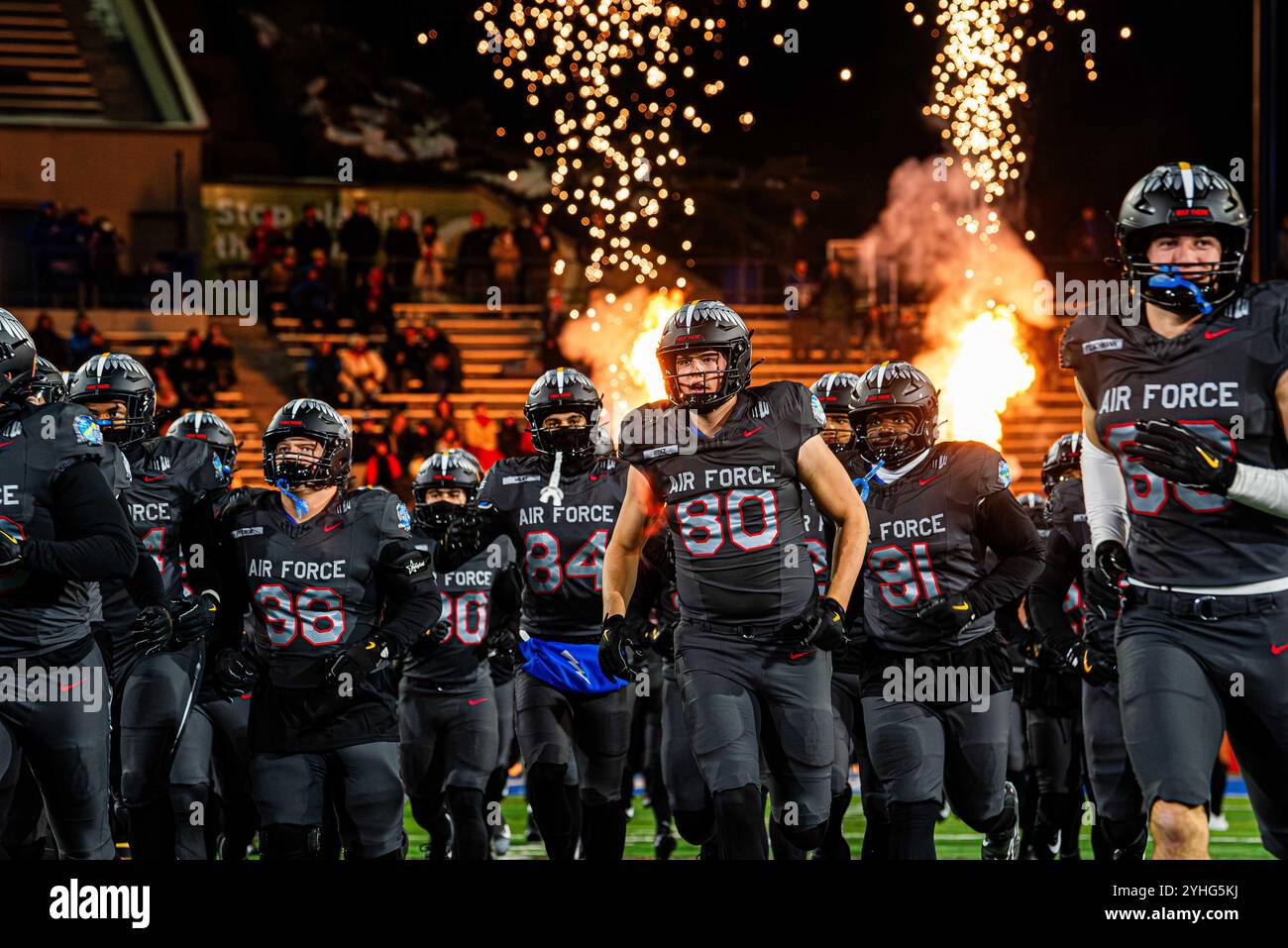 U.S. AIR FORCE ACADEMY, Colo. – les joueurs de l'Air Force se rendent sur le terrain avant un match de football contre Fresno State au Falcon Stadium de l'US Air Force Academy le 9 novembre 2024 à Colorado Springs, Colo. L'armée de l'air bat Fresno 36-28. – (Photo de l’US Air Force/Trevor Cokley) Banque D'Images U.S. AIR FORCE ACADEMY, Colo. – les joueurs de l'Air Force se rendent sur le terrain avant un match de football contre Fresno State au Falcon Stadium de l'US Air Force Academy le 9 novembre 2024 à Colorado Springs, Colo. L'armée de l'air bat Fresno 36-28. – (Photo de l’US Air Force/Trevor Cokley) Banque D'Images