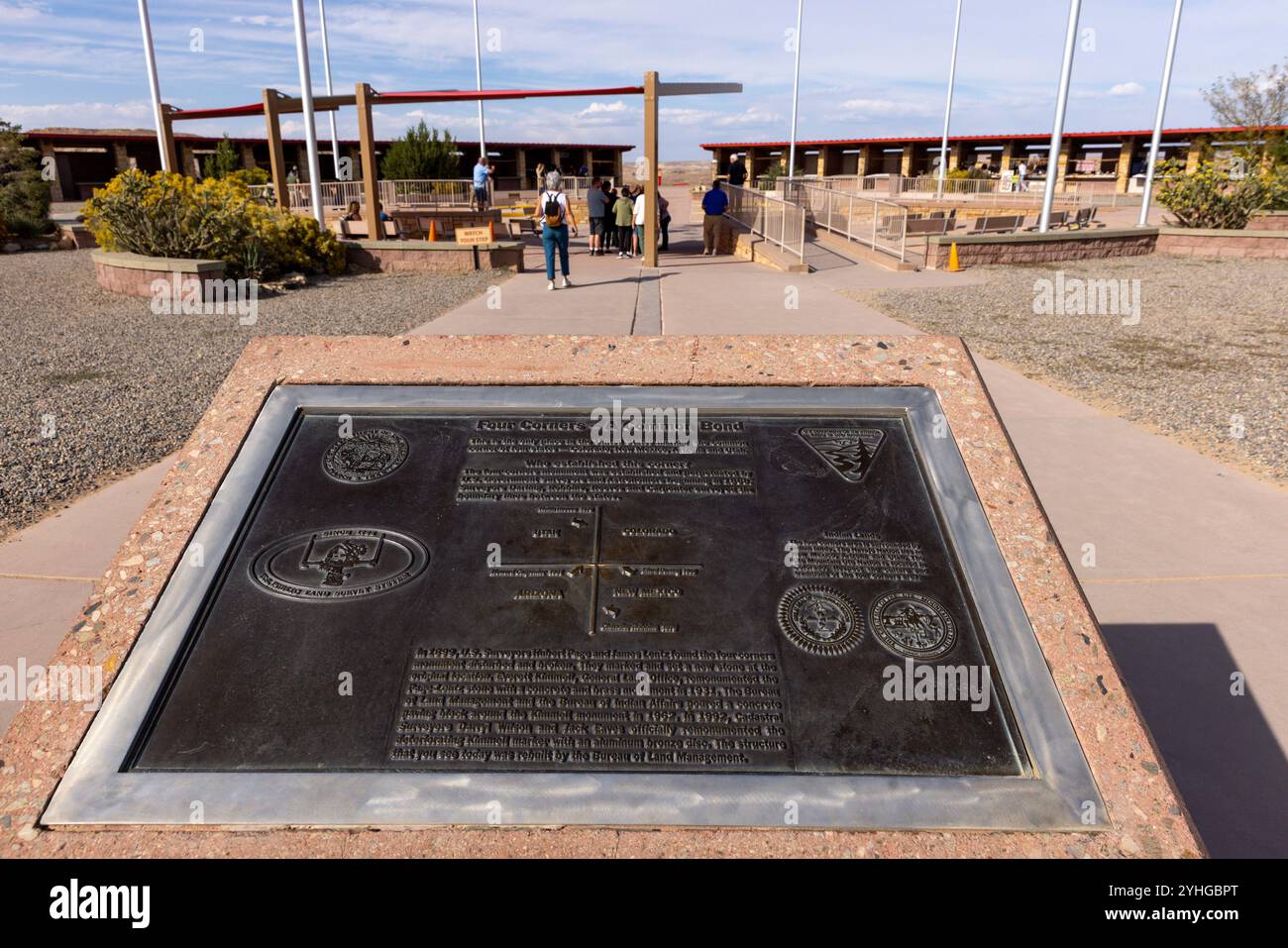 Visiteurs du four Corners Monument, le seul endroit aux États-Unis où quatre états se réunissent en un seul endroit. Arizona, Utah, Colorado et N. Banque D'Images