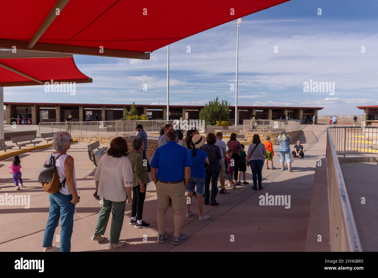 Visiteurs du four Corners Monument, le seul endroit aux États-Unis où quatre états se réunissent en un seul endroit. Arizona, Utah, Colorado et N. Banque D'Images