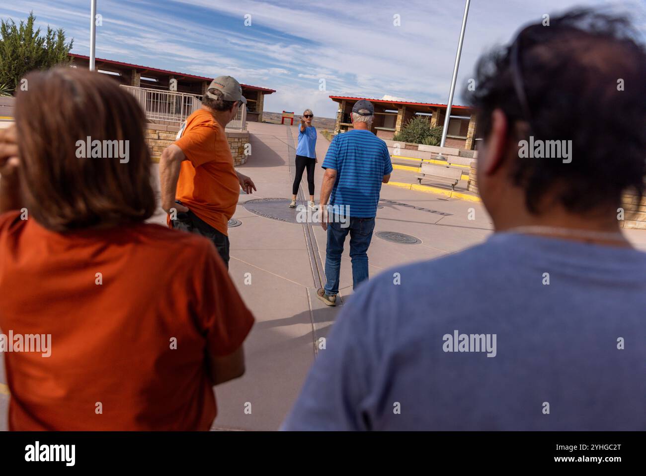 Visiteurs du four Corners Monument, le seul endroit aux États-Unis où quatre états se réunissent en un seul endroit. Arizona, Utah, Colorado et N. Banque D'Images
