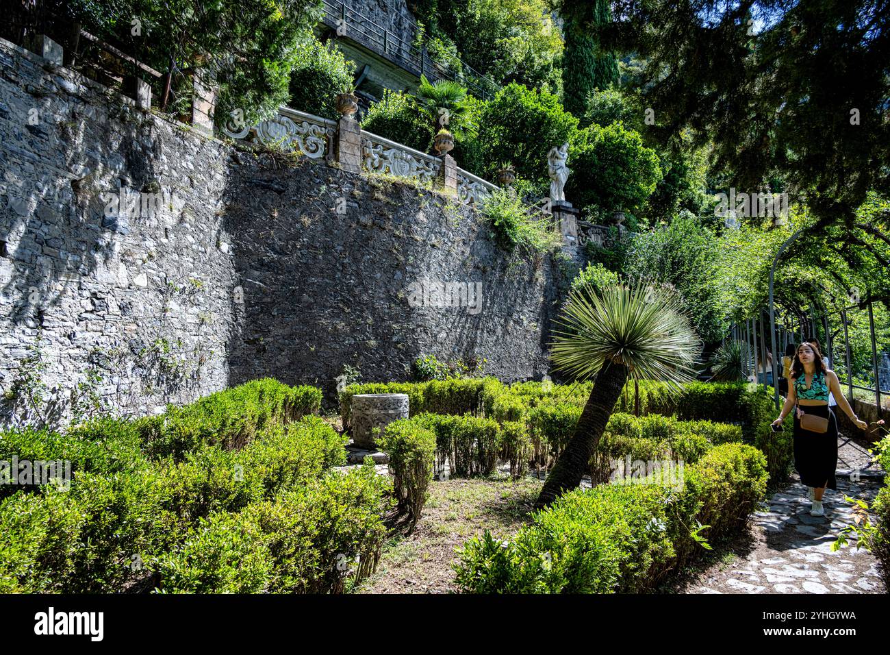 Varenna, Lac de Côme, Italie - 30 août 2023 : les jardins de Varenna sur le Lac de Côme Banque D'Images