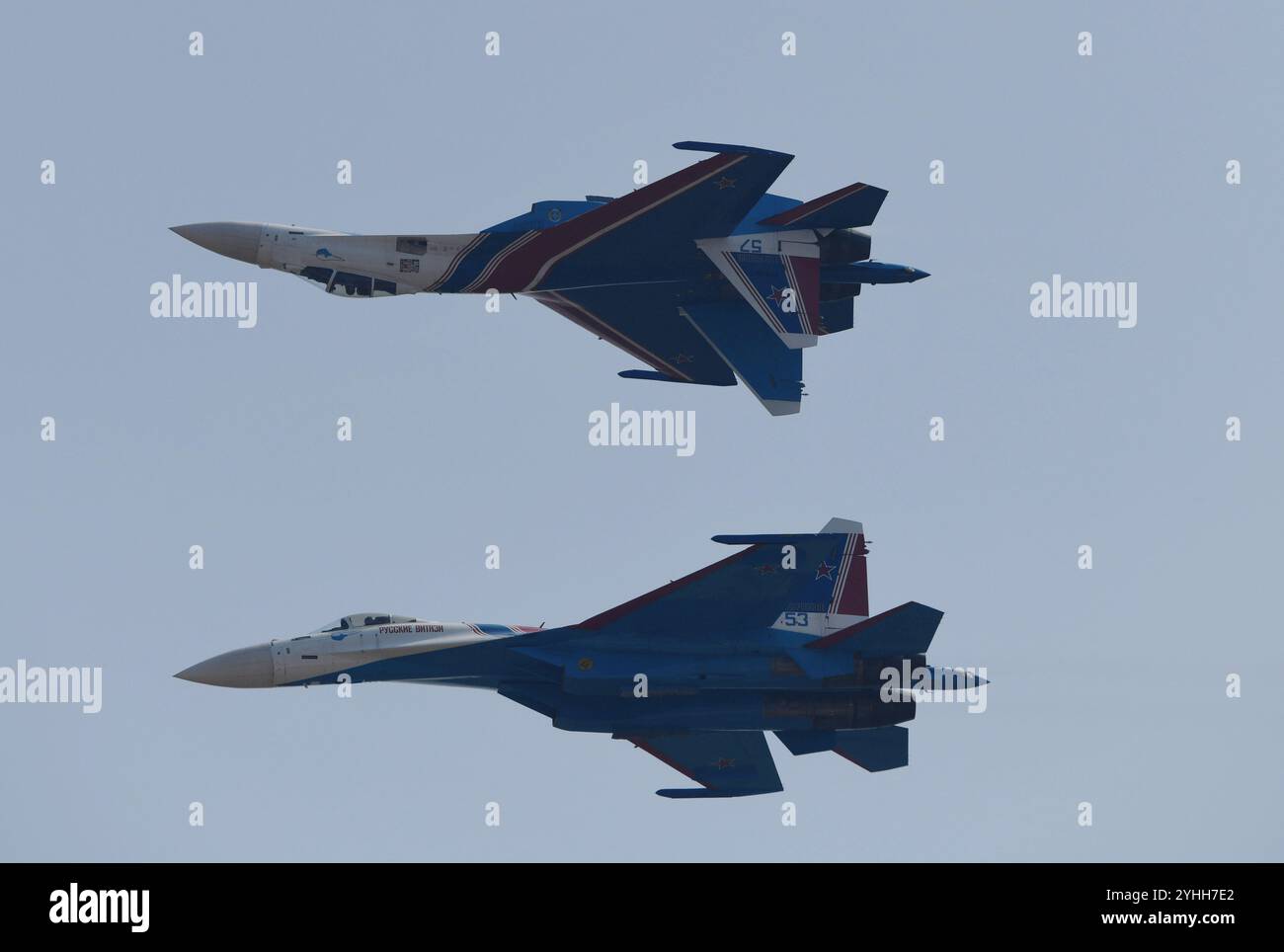 ZHUHAI, CHINE - 12 NOVEMBRE 2024 - L'équipe russe Warrior Flight Show a piloté le chasseur lourd Su-35 pour une démonstration en vol à Zhuhai Banque D'Images