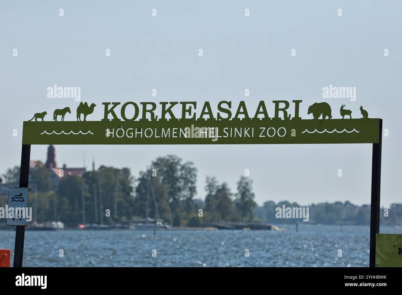 Helsinki, Finlande – 9 septembre. 2024 : Korkeasaari – Högholmen – logo du zoo d'Helsinki. Korkeasaari est une île d'Helsinki où le Korkeasaari Zo Banque D'Images