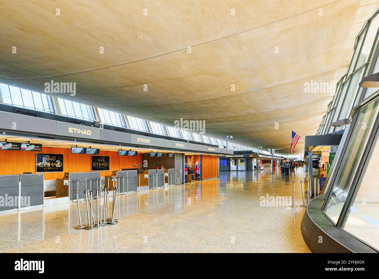 Washington, DC, USA - septembre 11,2017 : Intérieur, à l'intérieur de l'Aéroport International de Dulles avec les gens et les touristes. Banque D'Images