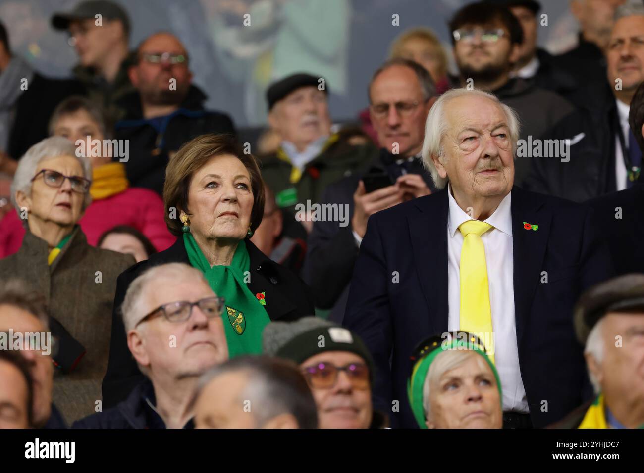 Delia Smith CBE et son mari, Michael Wynn-Jones - Norwich City v Bristol City, Sky Bet Championship, Carrow Road, Norwich, Royaume-Uni - 9 novembre 2024 usage éditorial uniquement - des restrictions DataCo s'appliquent Banque D'Images