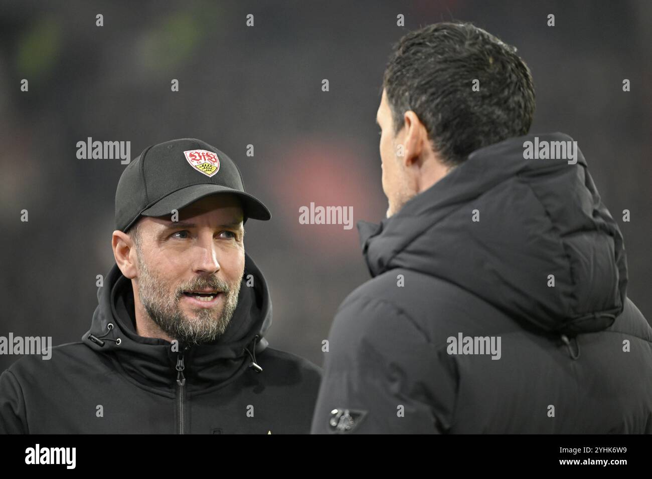 Coach Sebastian Hoeness VfB Stuttgart en conversation avec Coach Dino Toppmoeller, Portrait, Eintracht Frankfurt SGE MHPArena, MHP Arena Stuttgart, Ba Banque D'Images