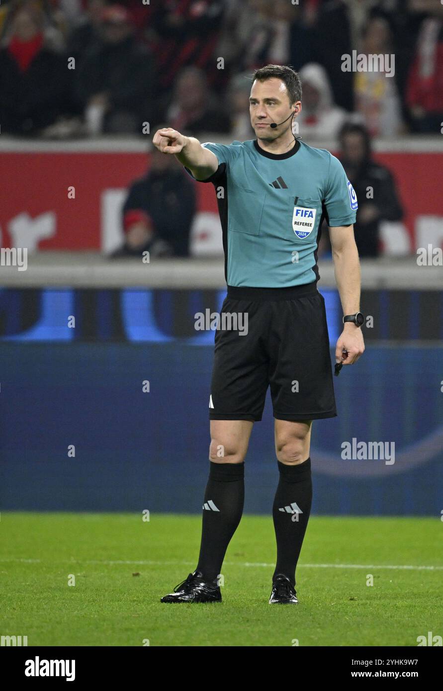 Arbitre arbitre Felix Zwayer Gesture Gesture MHPArena, MHP Arena Stuttgart, Bade-Wuerttemberg, Allemagne, Europe Banque D'Images