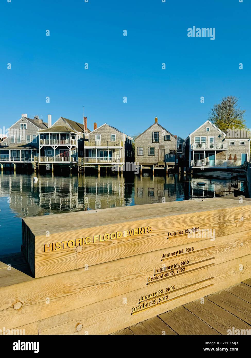 Mur historique des inondations à Nantucket, Massachusetts - Image de stock capturée avec un smartphone