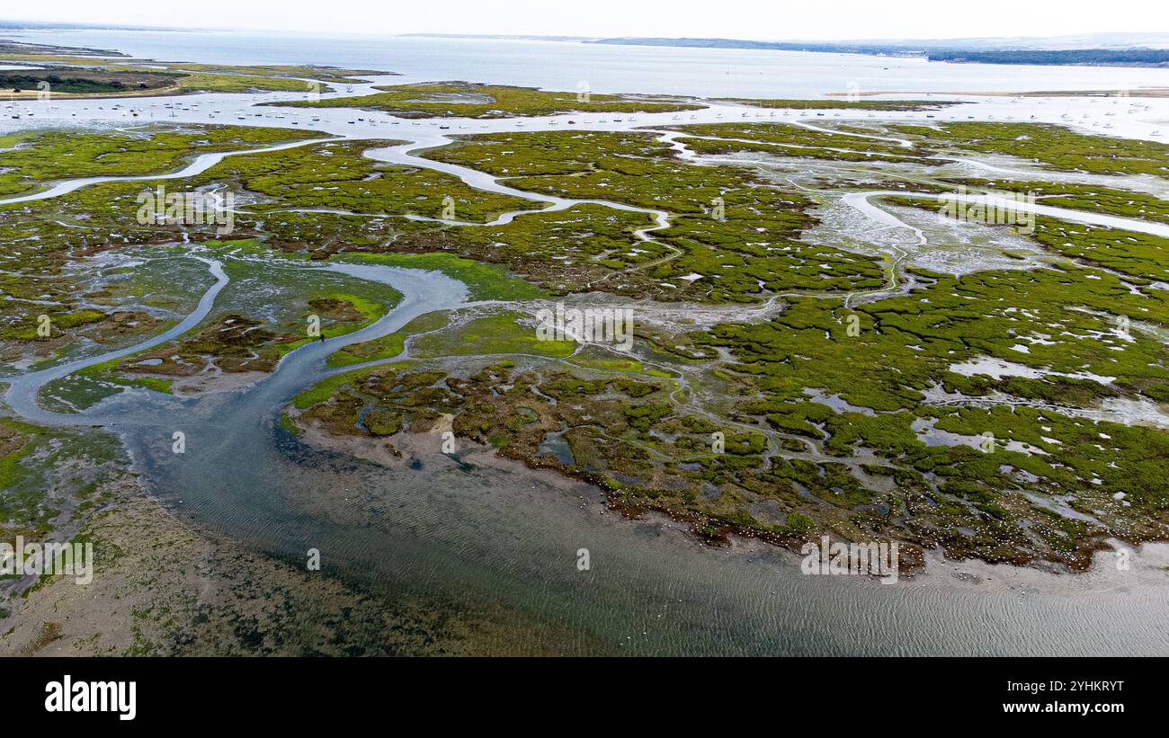 Lymington et Keyhaven Marshes dans le Dorset vue aérienne, y compris le château Hurst Banque D'Images